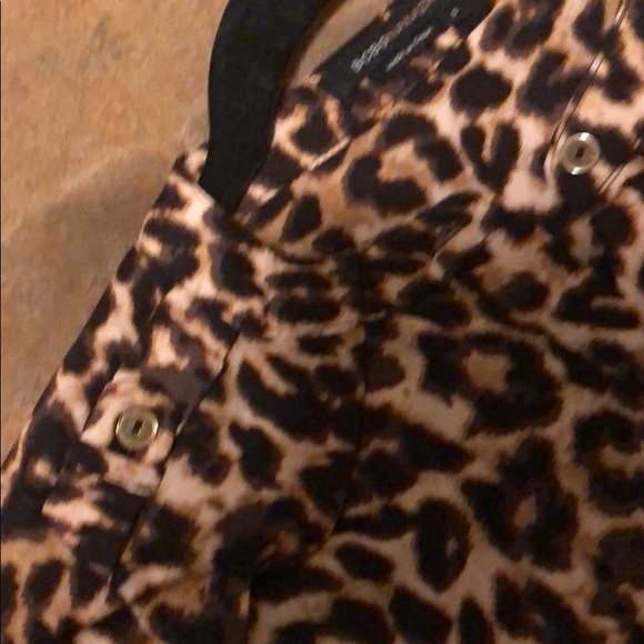 BCBG Button down leopard print - Picture 6 of 6